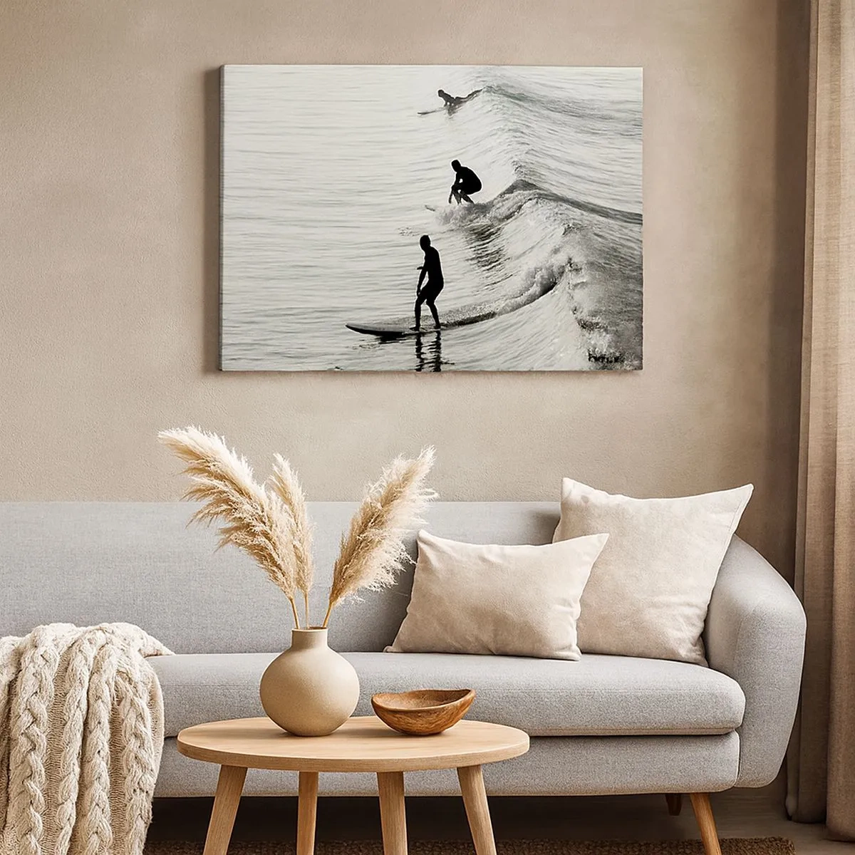 Impression sur toile - Image sur toile - Surfeurs sur les vagues dans une photo monochrome - 70x50cm - A la rencontre de la vague - Décoration murale moderne pour le salon et la chambre ARTTOR