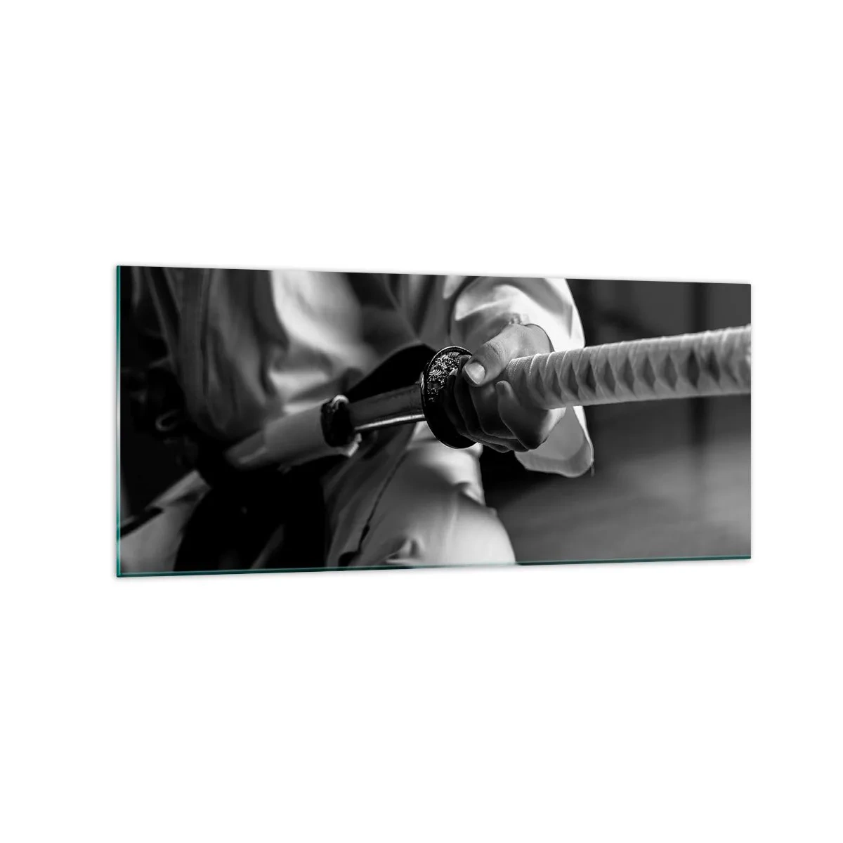 Impression sur verre - Image sur verre - Un samouraï en kimono tenant un katana en noir et blanc. - 120x50cm - Âme de guerrier - Décoration murale moderne pour le salon et la chambre ARTTOR