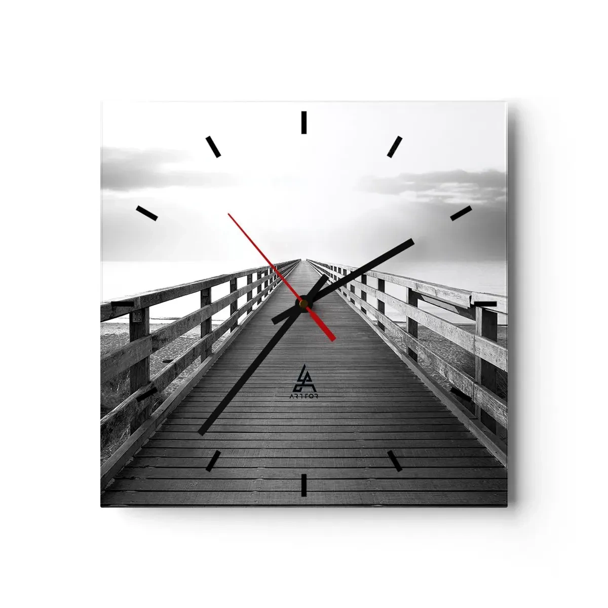 Horloge murale - Pendule murale - Une image en noir et blanc d'une jetée en bois menant vers l'horizon. - 30x30cm - A perte de vue... - Décoration murale moderne pour le salon et la chambre ARTTOR