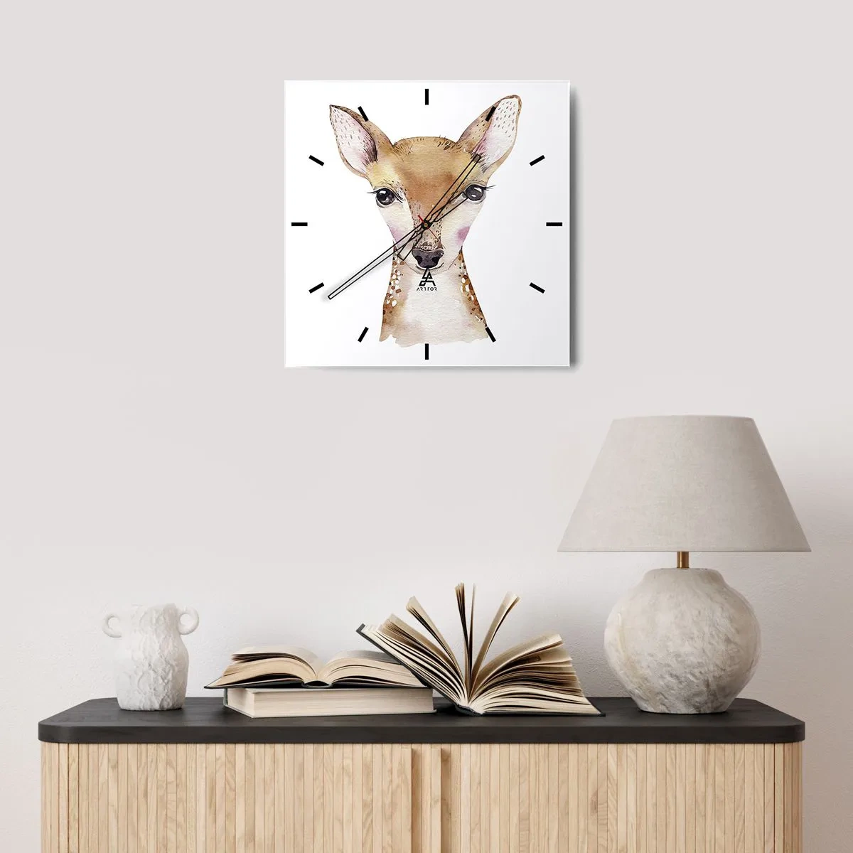 Horloge murale - Pendule murale - Portrait à l'aquarelle d'un jeune chevreuil sur fond blanc - 30x30cm - L'innocence de la nature - Décoration murale moderne pour le salon et la chambre ARTTOR