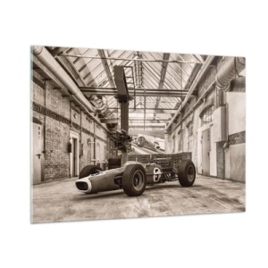 Impression sur verre - Image sur verre - Une voiture de course vintage dans un hall industriel - 100x70cm - Le repos du guerrier - Décoration murale moderne pour le salon et la chambre ARTTOR