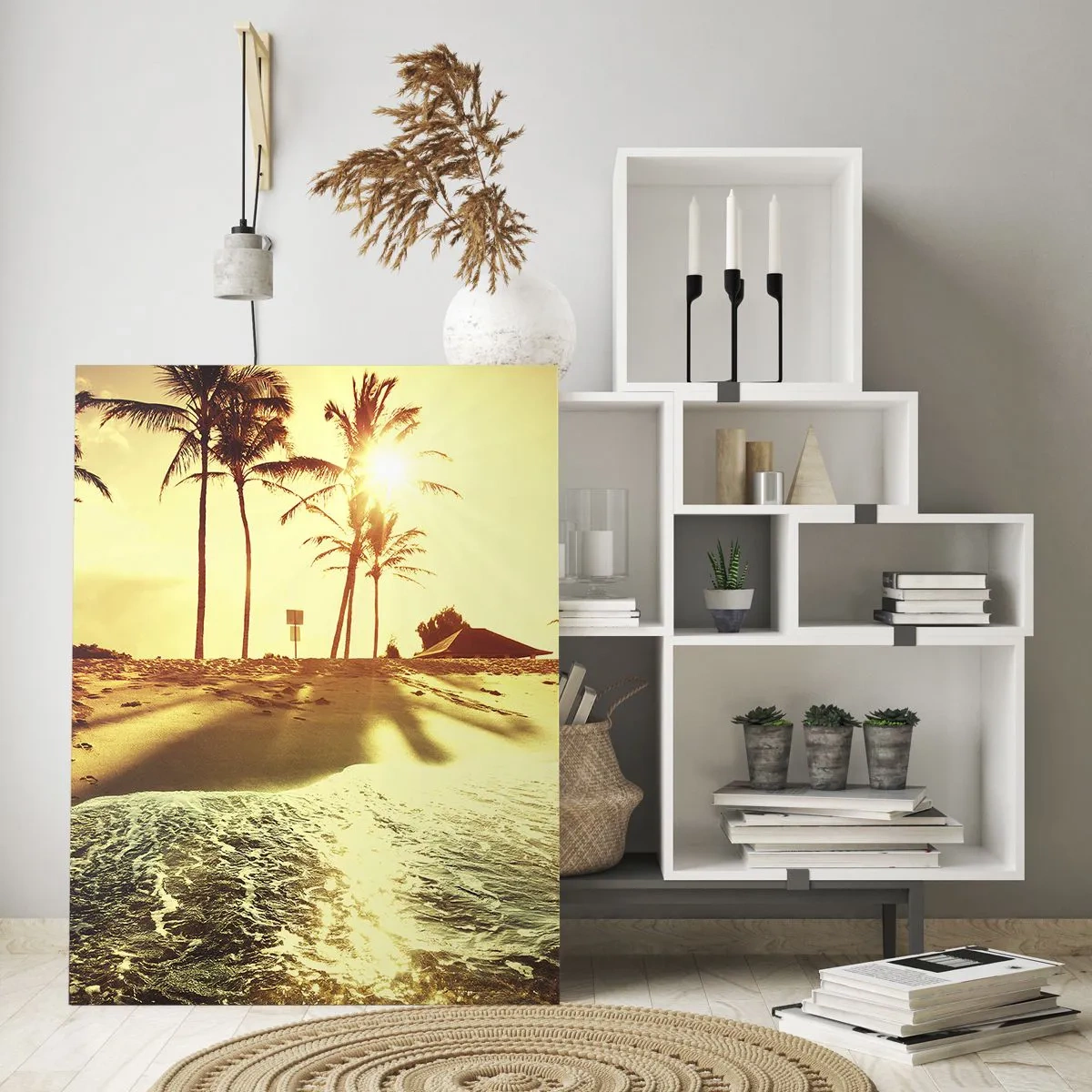 Impression sur verre - Image sur verre - Une plage avec des palmiers illuminée par un coucher de soleil chaud - 80x120cm - Après-midi californien - Décoration murale moderne pour le salon et la chambre ARTTOR