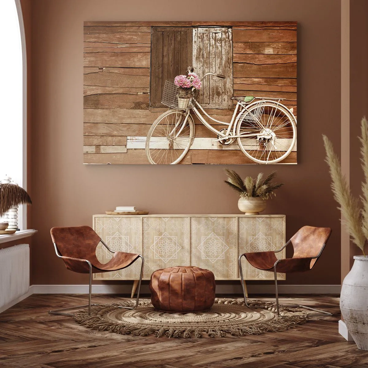 Impression sur toile - Image sur toile - Un vélo avec un panier rempli de roses contre un mur en bois - 70x50cm - Je reviens tout de suite - Décoration murale moderne pour le salon et la chambre ARTTOR