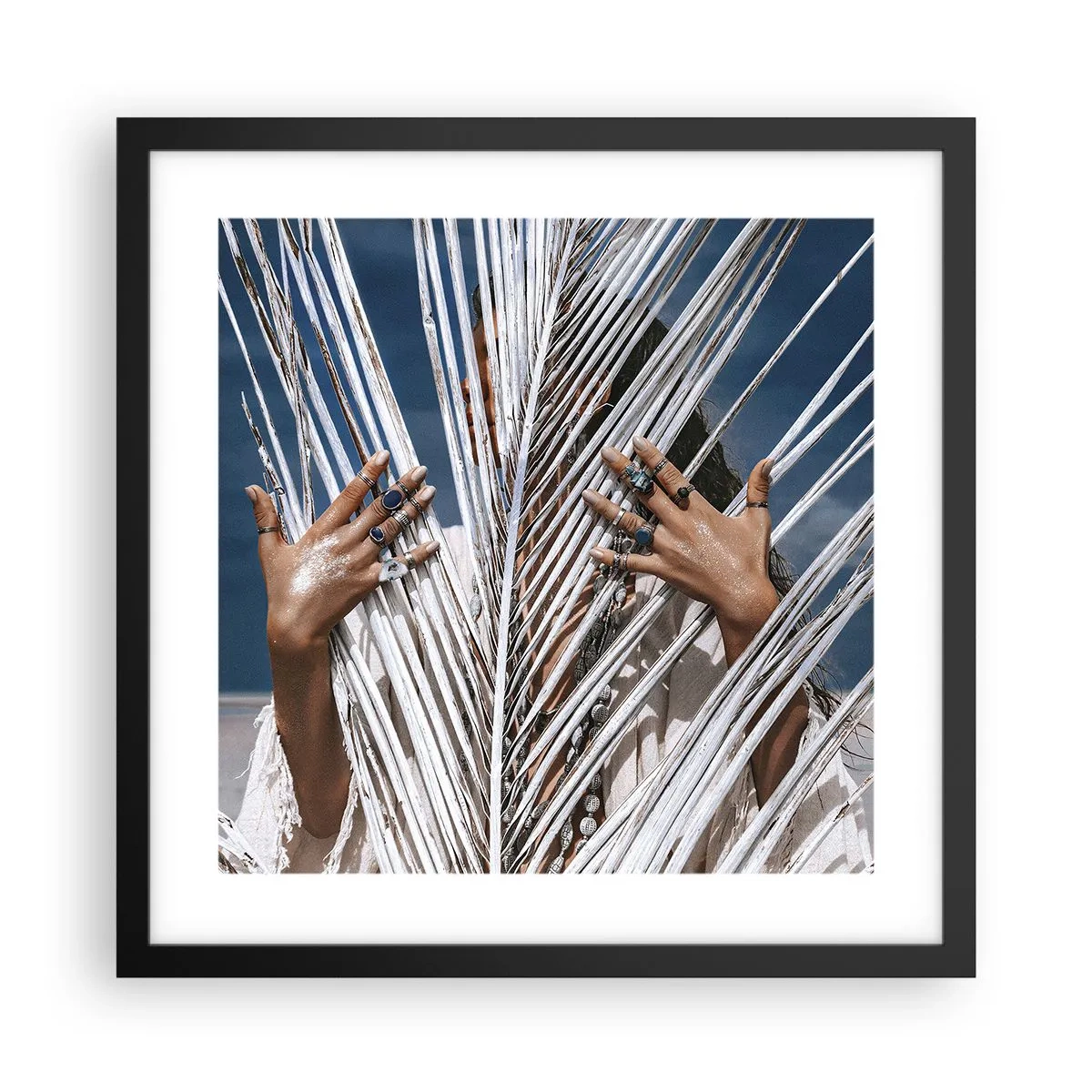 Affiche dans un cadre noir - Poster - Fille de chaman ? - 40x40 cm