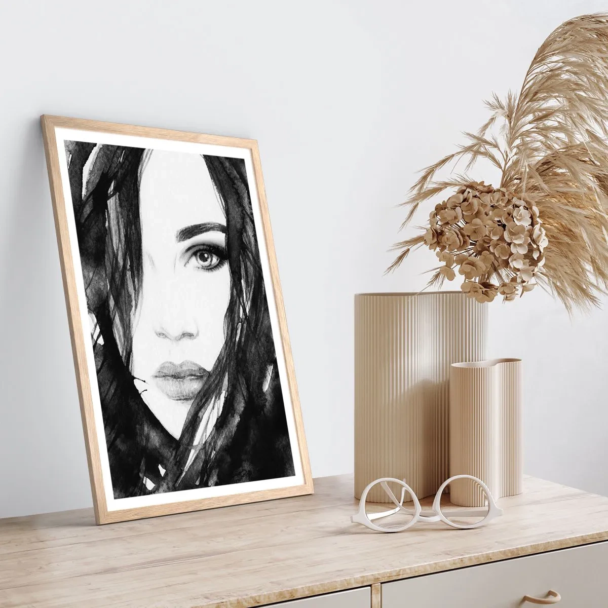 Affiche dans un chêne clair - Poster - Portrait d'une dame en noir et blanc - 70x100 cm