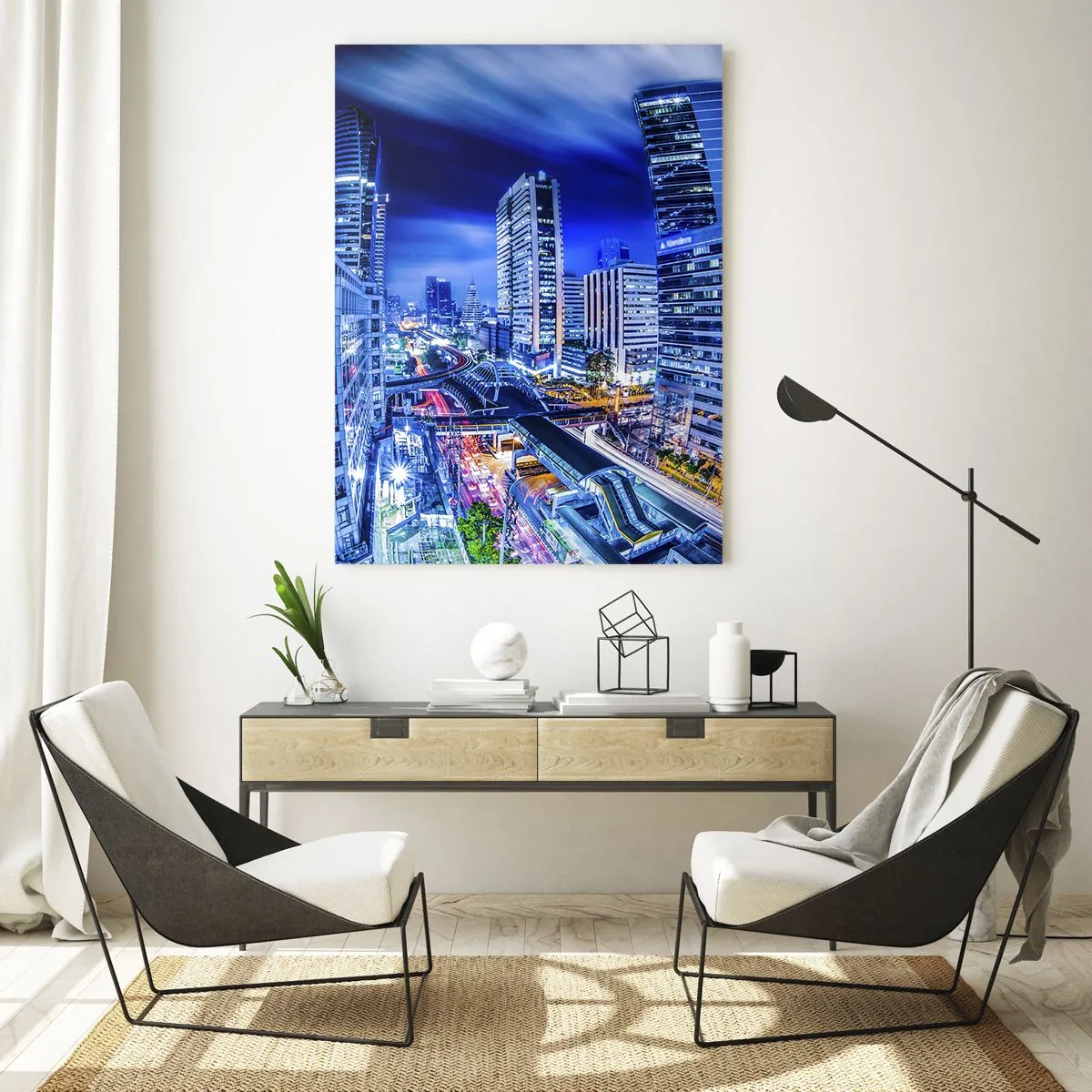 Impression sur verre - Image sur verre - Panorama nocturne de la ville avec gratte-ciels et lampadaires - 70x100cm - Rythmes de la ville nocturne - Décoration murale moderne pour le salon et la chambre ARTTOR