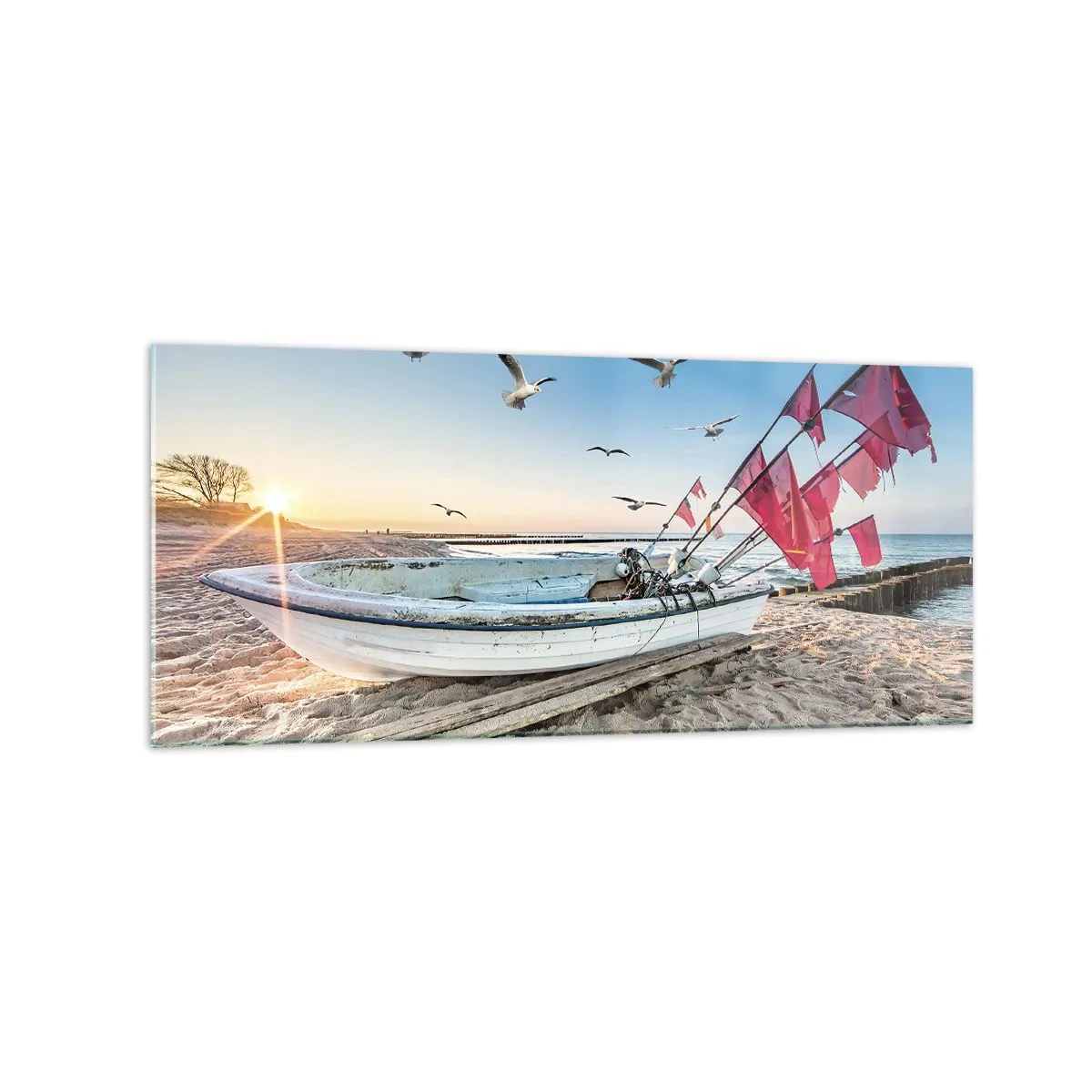 Impression sur verre - Image sur verre - Un bateau sur la plage à l'aube avec des mouettes et des drapeaux rouges - 120x50cm - Repos mérité - Décoration murale moderne pour le salon et la chambre ARTTOR