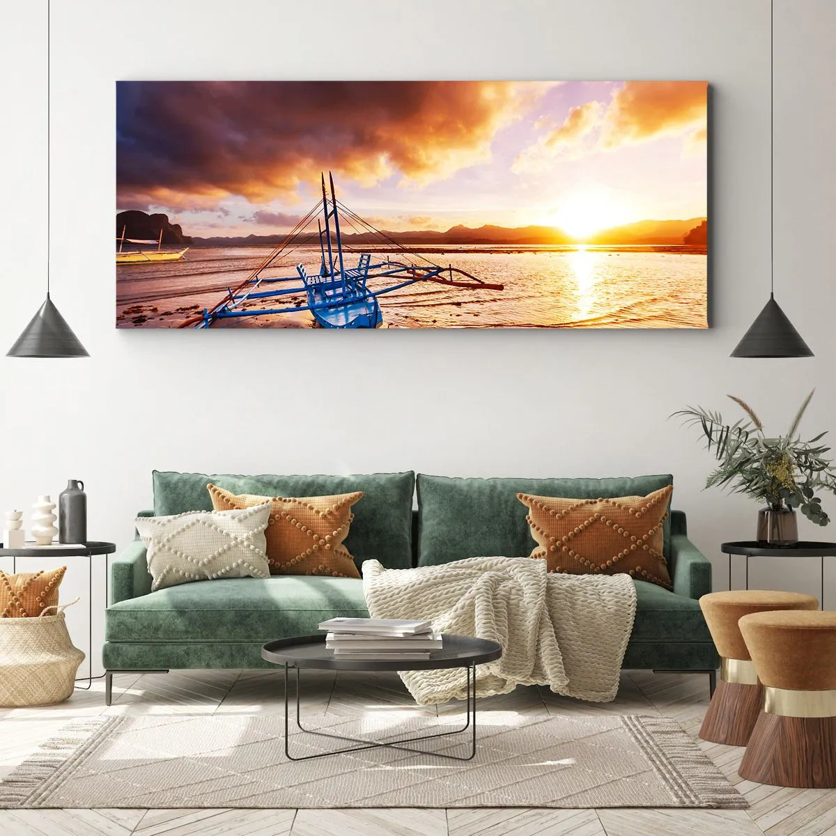 Impression sur toile - Image sur toile - Bateau bleu sur la plage au coucher du soleil - 140x50cm - Allongez-vous dans le sable après une longue journée - Décoration murale moderne pour le salon et la chambre ARTTOR