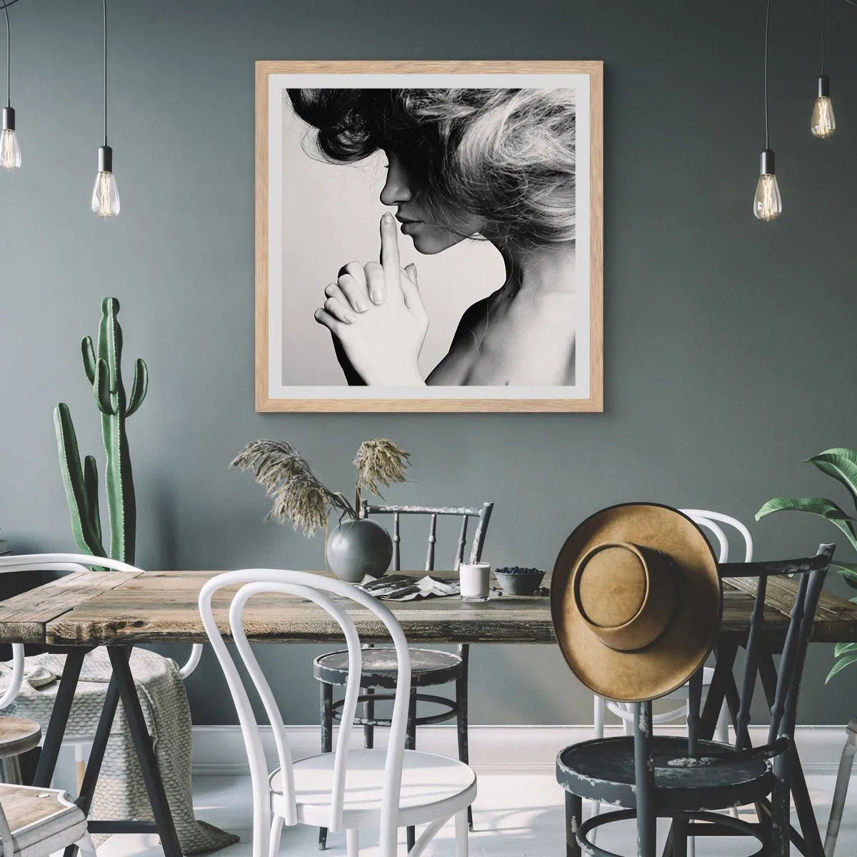 Affiche dans un chêne clair - Poster - A l'écoute d'elle-même - 60x60 cm