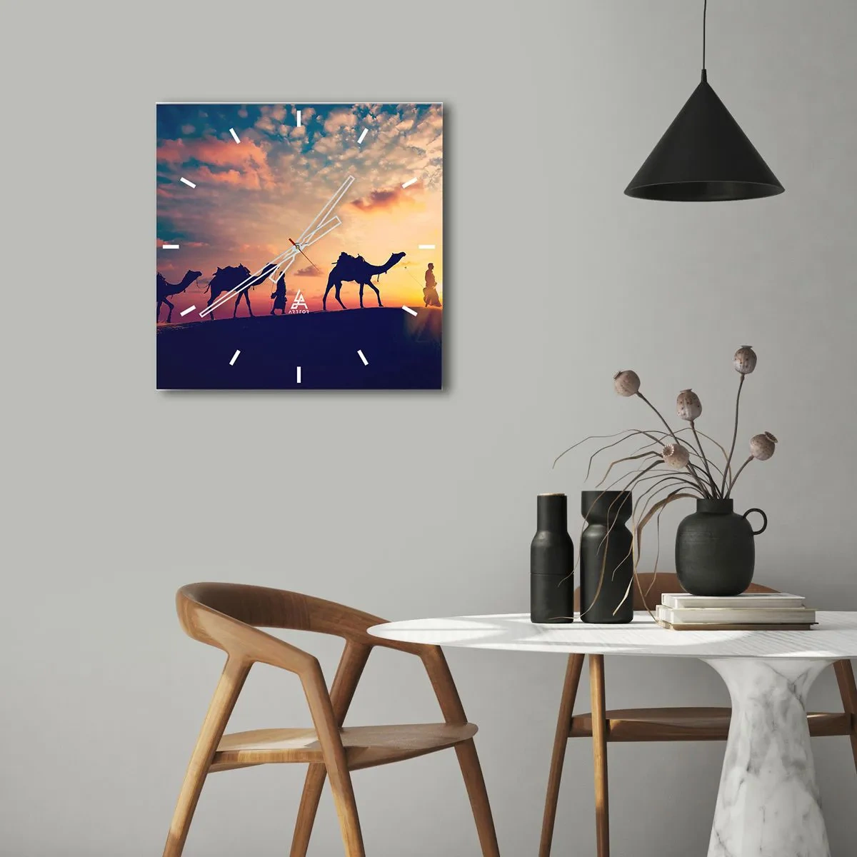 Horloge murale - Pendule murale - Une caravane de chameaux errant dans le désert au coucher du soleil - 30x30cm - L'esprit mystérieux de l'Orient - Décoration murale moderne pour le salon et la chambre ARTTOR