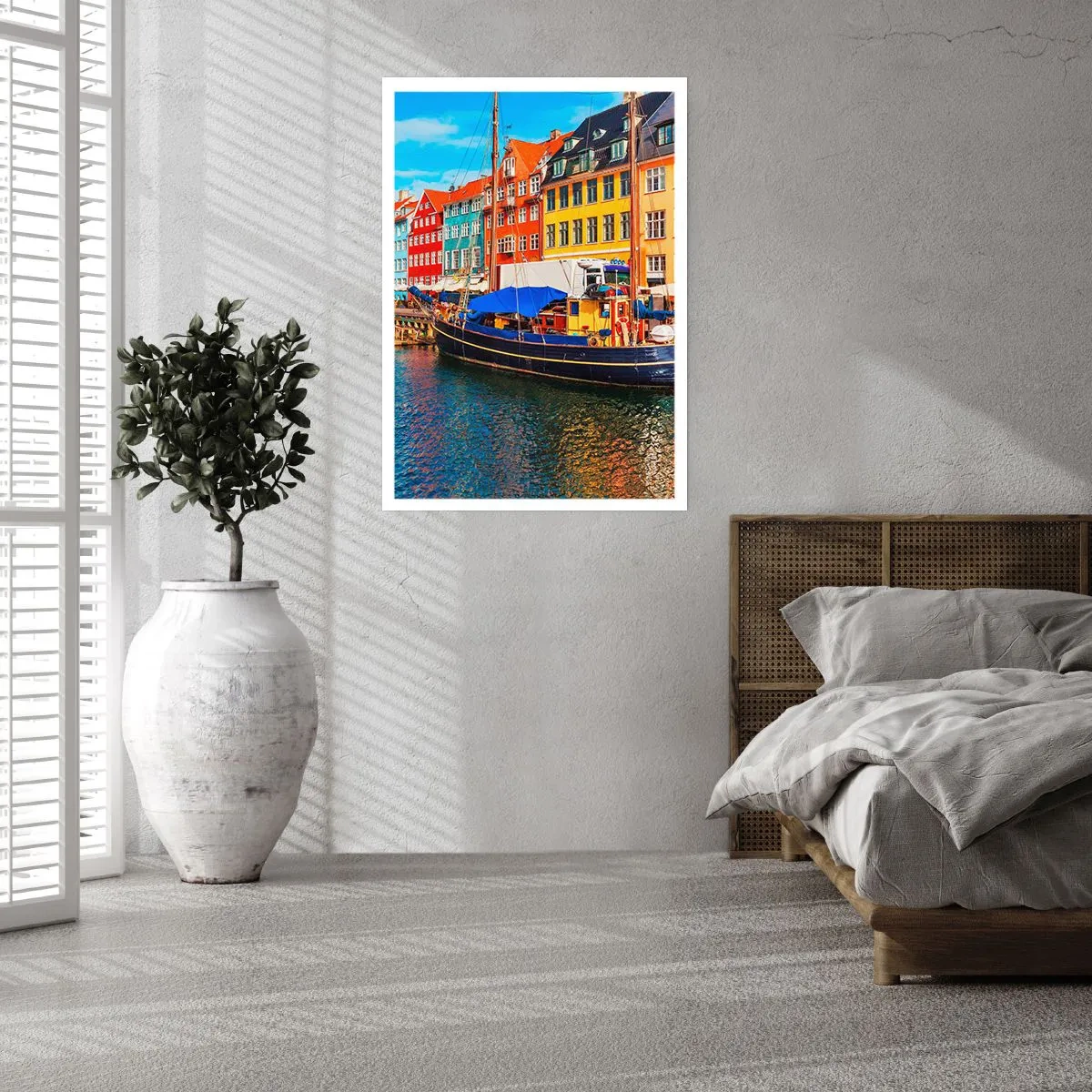 Affiche - Poster - Maisons colorées sur un canal avec un bateau - 50x70cm - Quai joyeux - Décoration murale moderne pour le salon et la chambre ARTTOR