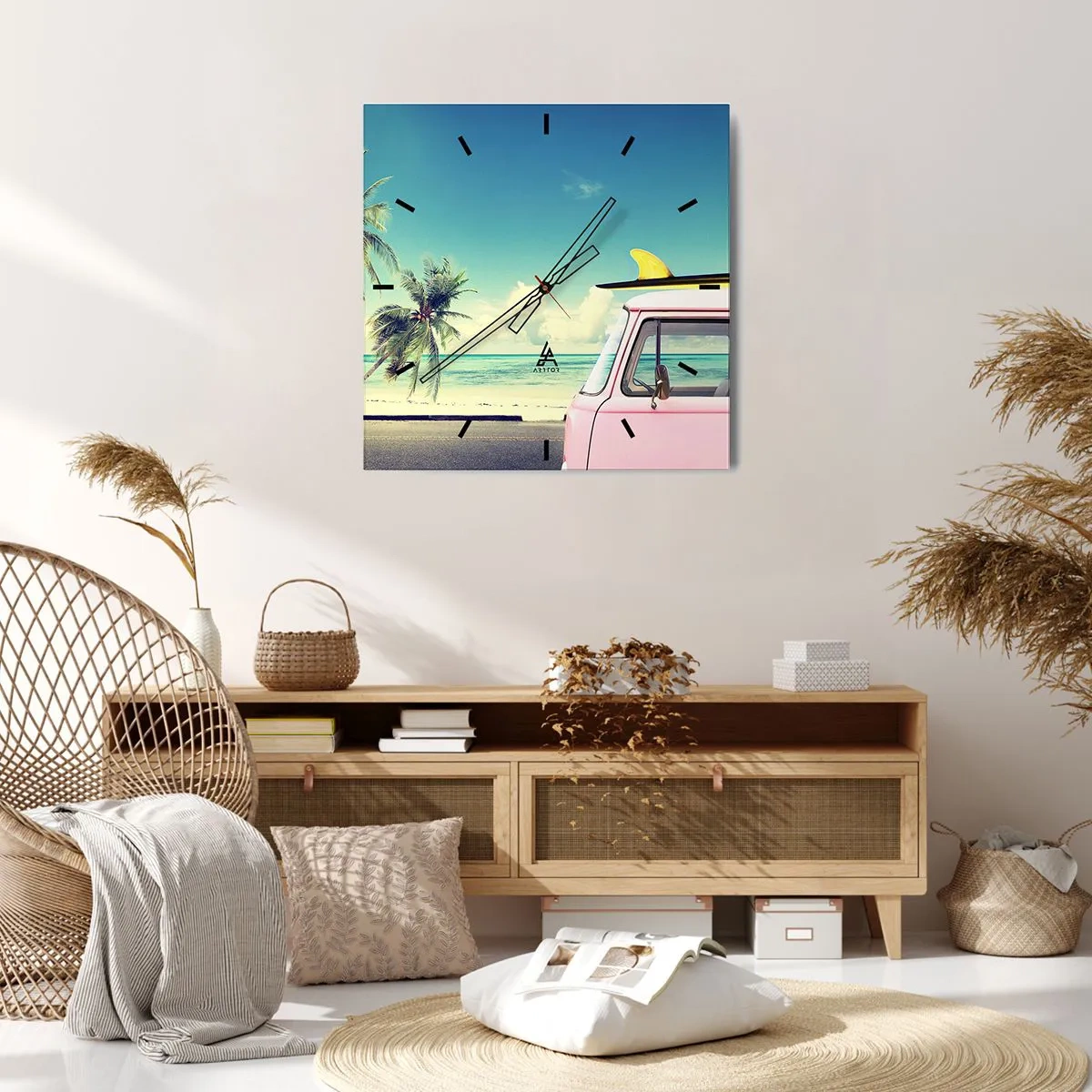 Horloge murale - Pendule murale - Une camionnette rose avec une planche de surf sur une plage tropicale. - 30x30cm - Il est temps de commencer les vacances - Décoration murale moderne pour le salon et la chambre ARTTOR