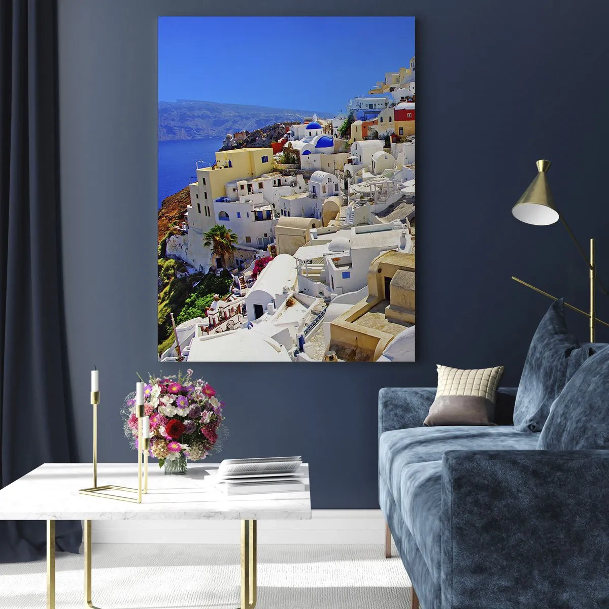 Impression sur verre - Image sur verre - Santorin avec des maisons blanches contre un ciel bleu - 50x70cm - Le rêve d'un été grec - Décoration murale moderne pour le salon et la chambre ARTTOR