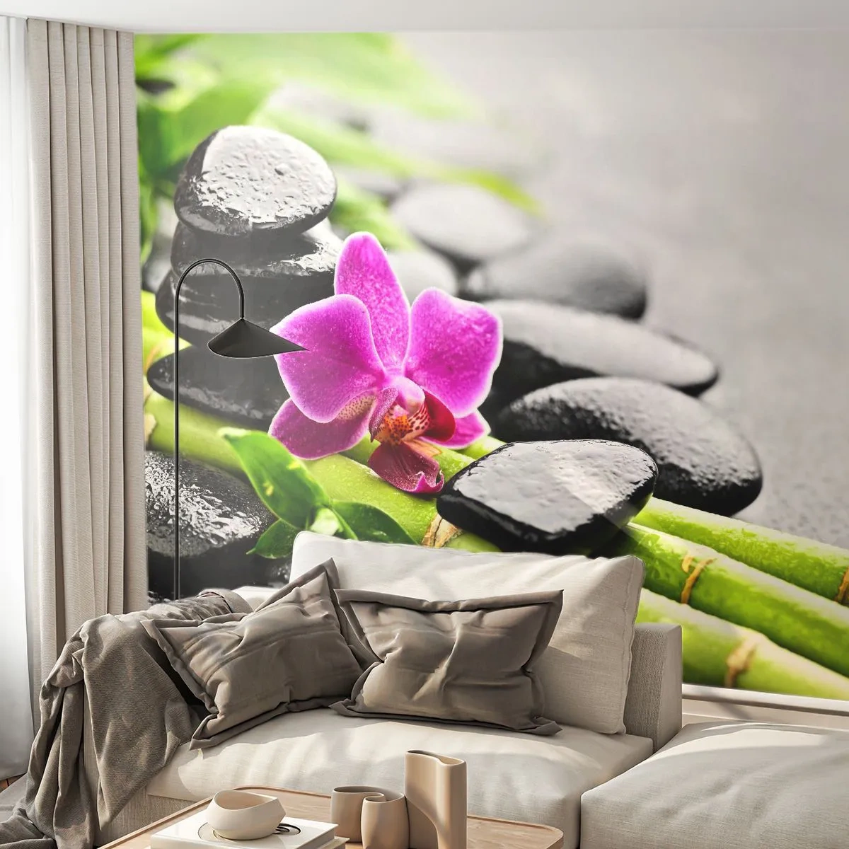 Papier Peint Photo Premium Sand - Fleur d'orchidée sur un fond de bambou et de pierres noires - 100x70cm - Dans un équilibre de calme - Décoration murale moderne pour le salon et la chambre ARTTOR