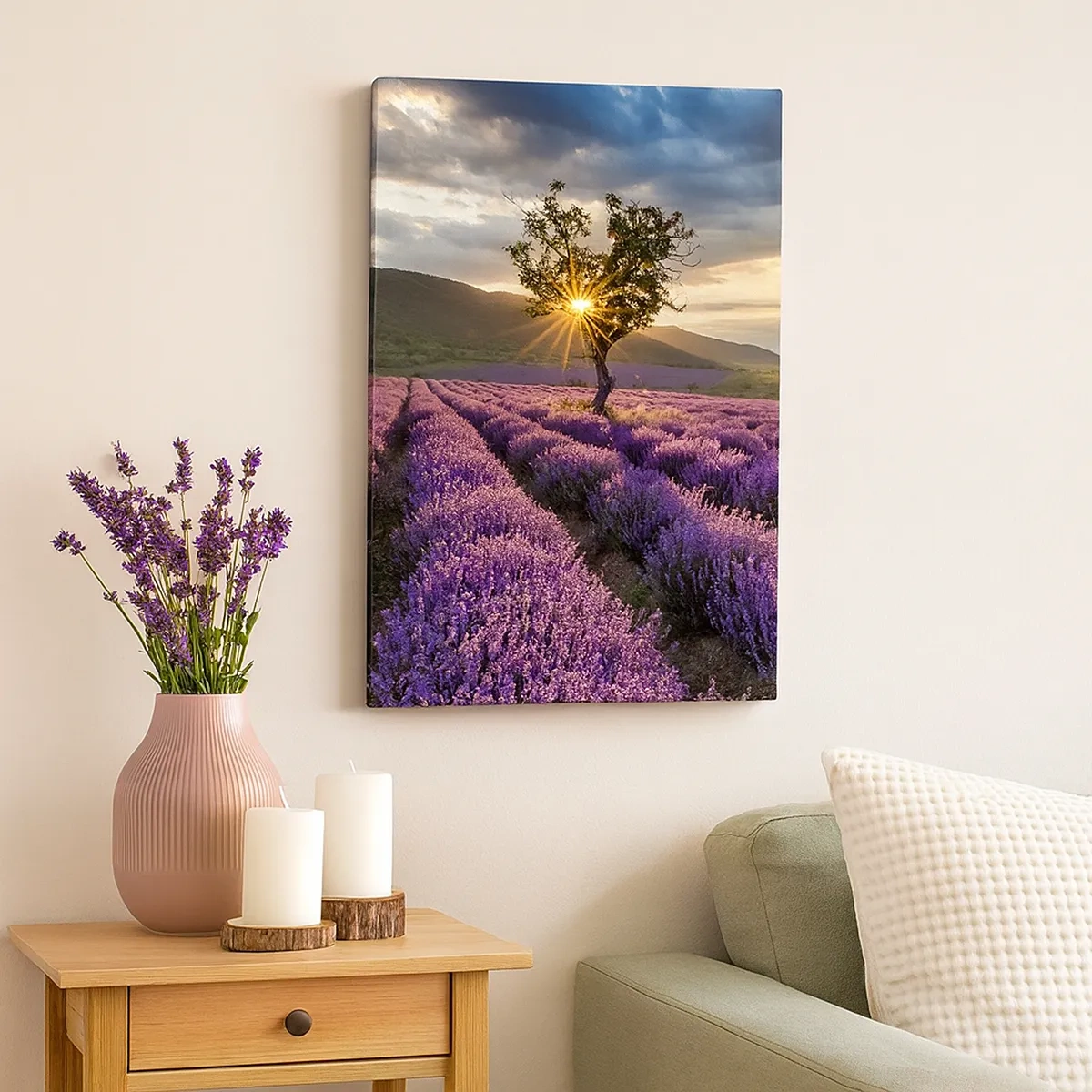 Impression sur toile - Image sur toile - Un champ de lavande avec un arbre solitaire au coucher du soleil - 50x70cm - Arôme de couleur lilas - Décoration murale moderne pour le salon et la chambre ARTTOR