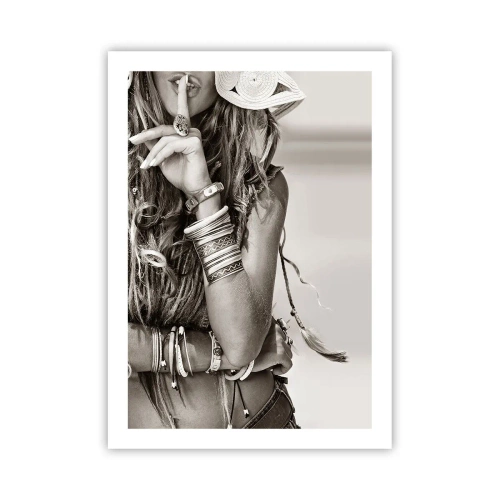 Affiche - Poster - Femme élégante portant des bijoux faisant un geste de silence - 50x70cm - Comment va la fille - Décoration murale moderne pour le salon et la chambre ARTTOR