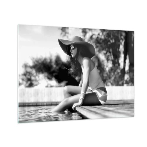 Impression sur verre - Image sur verre - Femme portant un chapeau assise au bord de la piscine en noir et blanc - 70x50cm - Rêve d'été - Décoration murale moderne pour le salon et la chambre ARTTOR