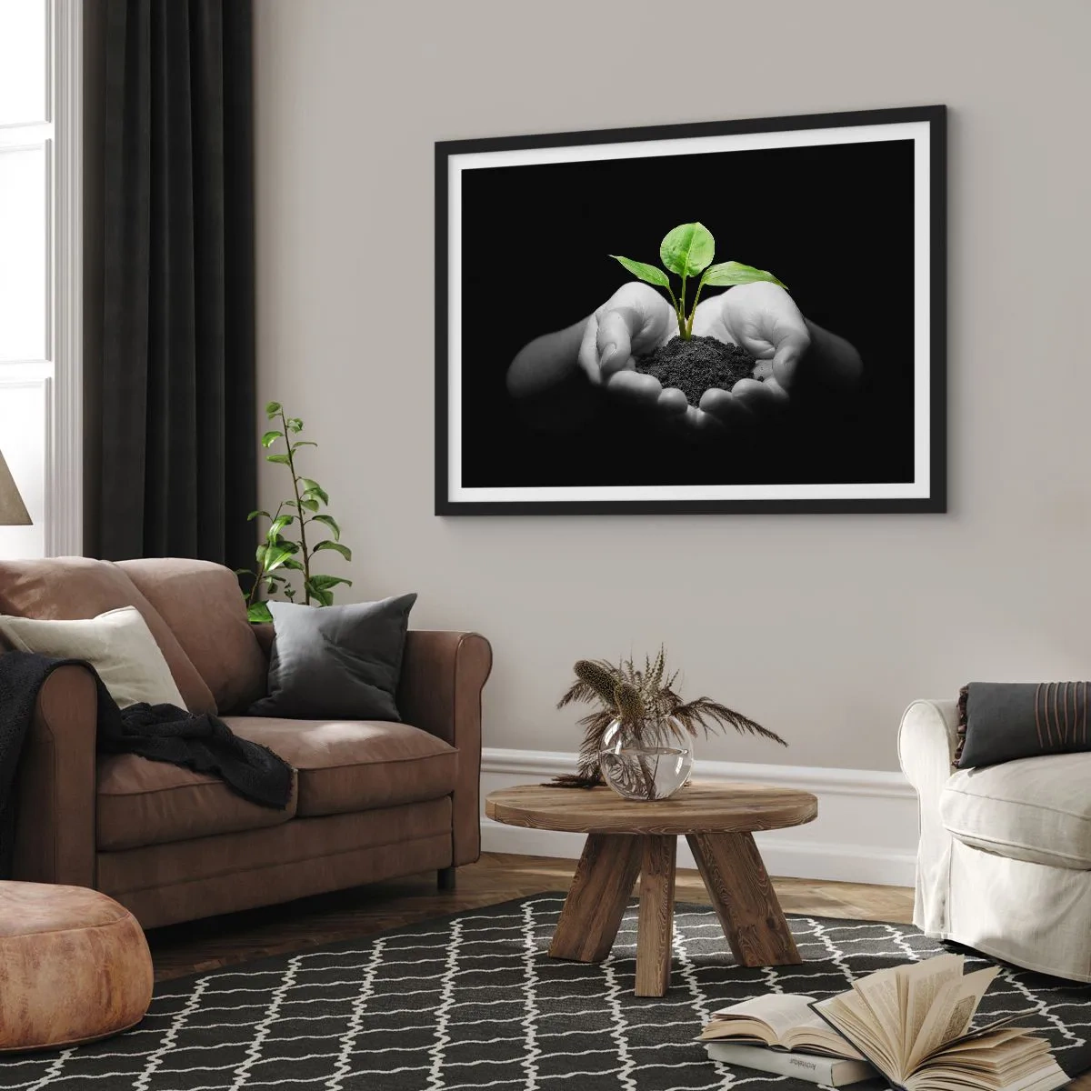 Affiche dans un cadre noir - Poster - Mains tenant une plante verte sur fond noir - 100x70cm - J'aime la nature, je la protège - Décoration murale moderne pour le salon et la chambre ARTTOR