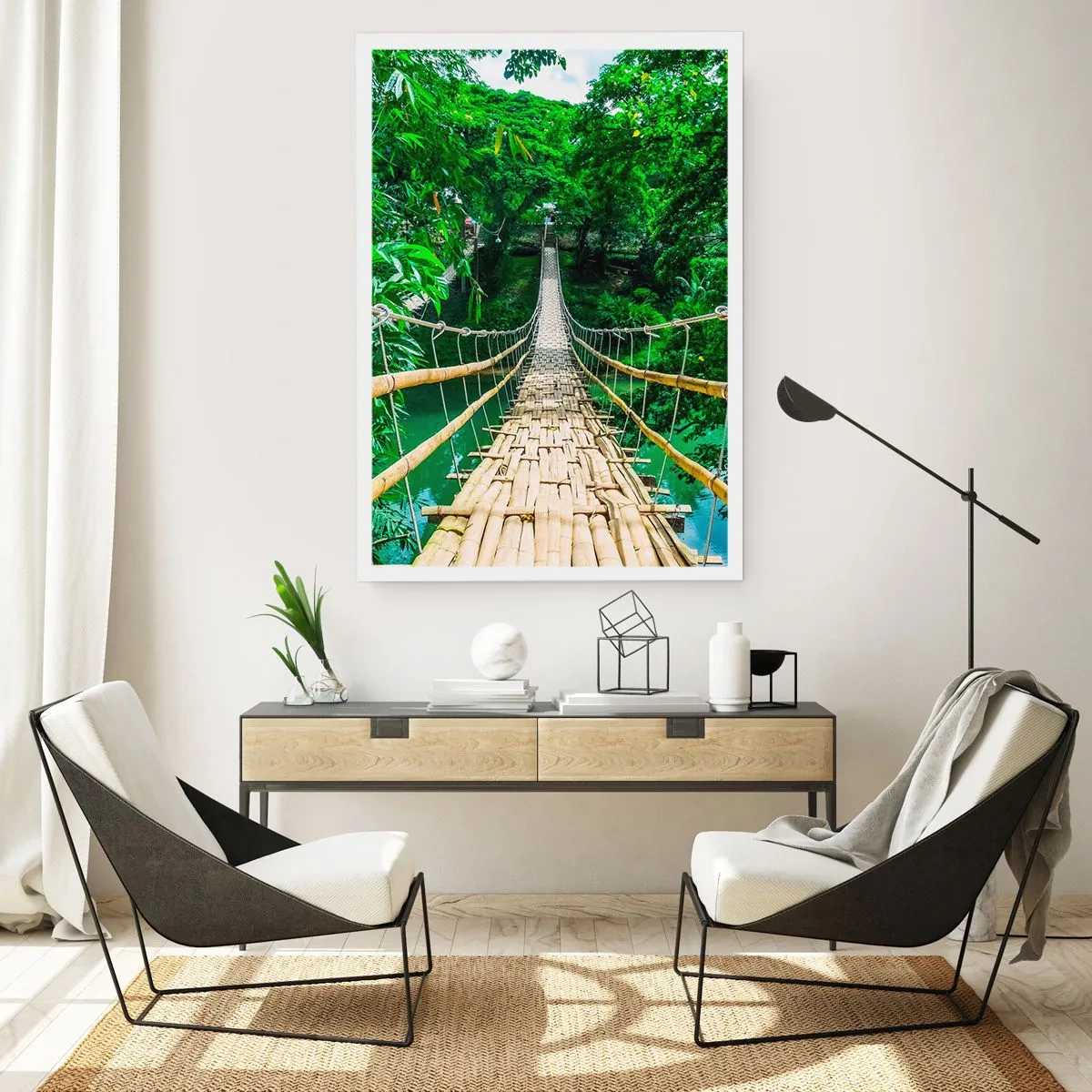 Affiche - Poster - Un pont suspendu en bambou entouré de verdure tropicale - 50x70cm - Pont de singe en pleine nature - Décoration murale moderne pour le salon et la chambre ARTTOR