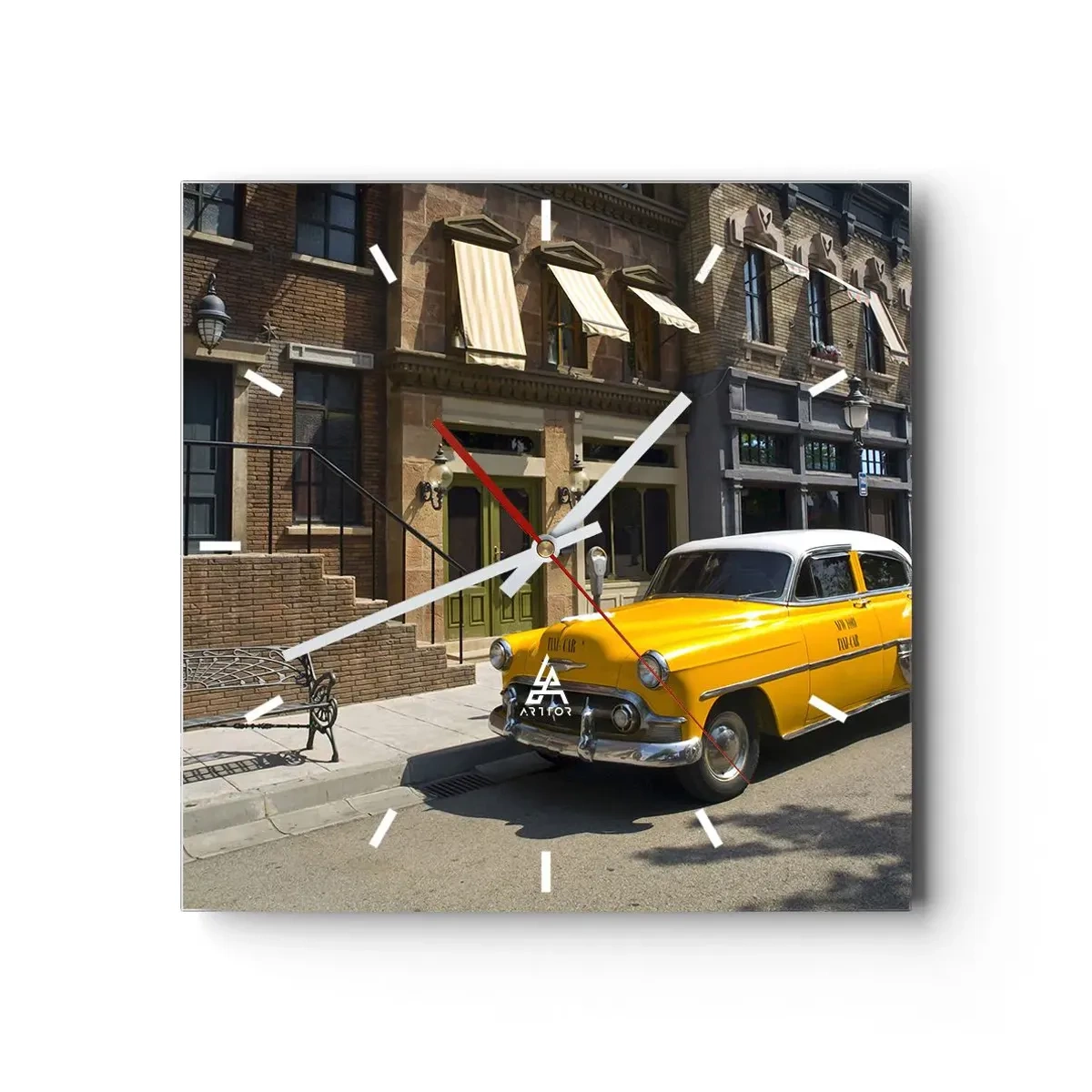 Horloge murale - Pendule murale - Un taxi jaune dans une rue bordée d'immeubles - 30x30cm - Il y a longtemps en Amérique - Décoration murale moderne pour le salon et la chambre ARTTOR