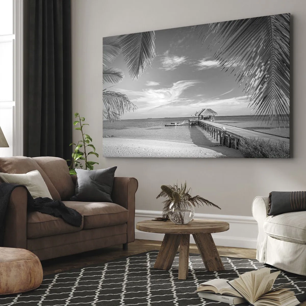 Impression sur toile - Image sur toile - Plage noire et blanche avec jetée et palmiers sur une côte tropicale - 120x80cm - Souvenirs ou rêve? - Décoration murale moderne pour le salon et la chambre ARTTOR