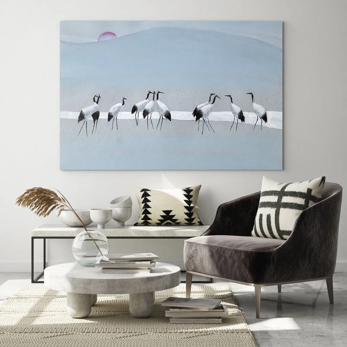 Impression sur verre - Image sur verre - Un groupe de grues sur fond de montagnes bleues et d'un coucher de soleil - 120x80cm - Après une chaude journée - Décoration murale moderne pour le salon et la chambre ARTTOR