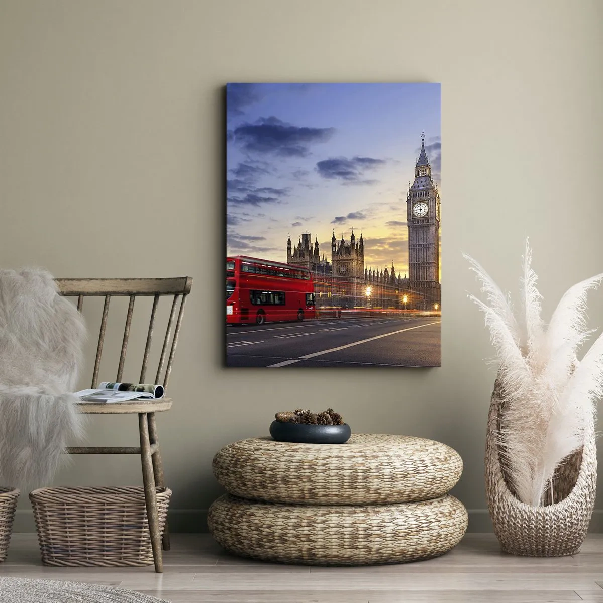 Impression sur toile - Image sur toile - Un bus rouge avec Big Ben et les Chambres du Parlement en arrière-plan au crépuscule. - 70x100cm - Caractères spéciaux - Décoration murale moderne pour le salon et la chambre ARTTOR