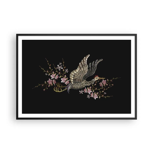 Affiche dans un cadre noir - Poster - Un oiseau en vol avec des fleurs sur fond noir - 100x70cm - Oiseau brodé exotique - Décoration murale moderne pour le salon et la chambre ARTTOR