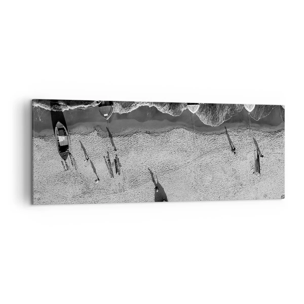 Impression sur toile - Image sur toile - Vue aérienne en noir et blanc de bateaux sur la plage - 140x50cm - Toujours sur le rivage… - Décoration murale moderne pour le salon et la chambre ARTTOR