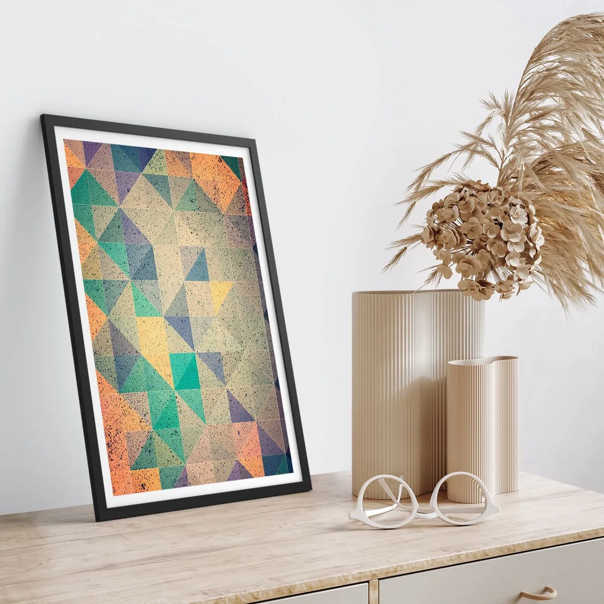 Affiche dans un cadre noir - Poster - Abstraction colorée avec un motif géométrique de triangles - 50x70cm - République des triangles - Décoration murale moderne pour le salon et la chambre ARTTOR
