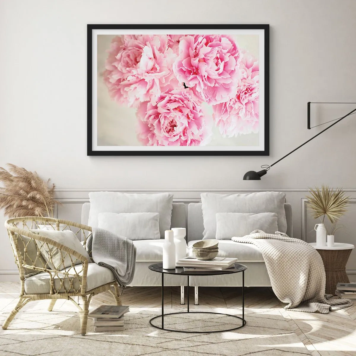 Affiche dans un cadre noir - Poster - Un bouquet de pivoines roses sur fond clair - 100x70cm - En glamour rose - Décoration murale moderne pour le salon et la chambre ARTTOR