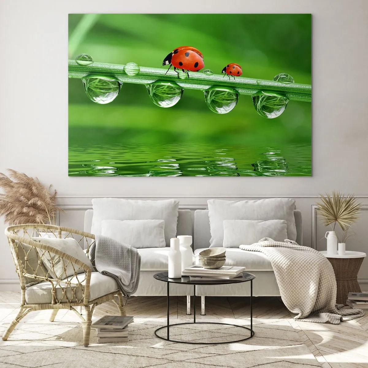 Impression sur verre - Image sur verre - Coccinelles sur un brin d'herbe avec des gouttes de rosée et un reflet dans l'eau - 100x70cm - Sur la route tout l'été - Décoration murale moderne pour le salon et la chambre ARTTOR