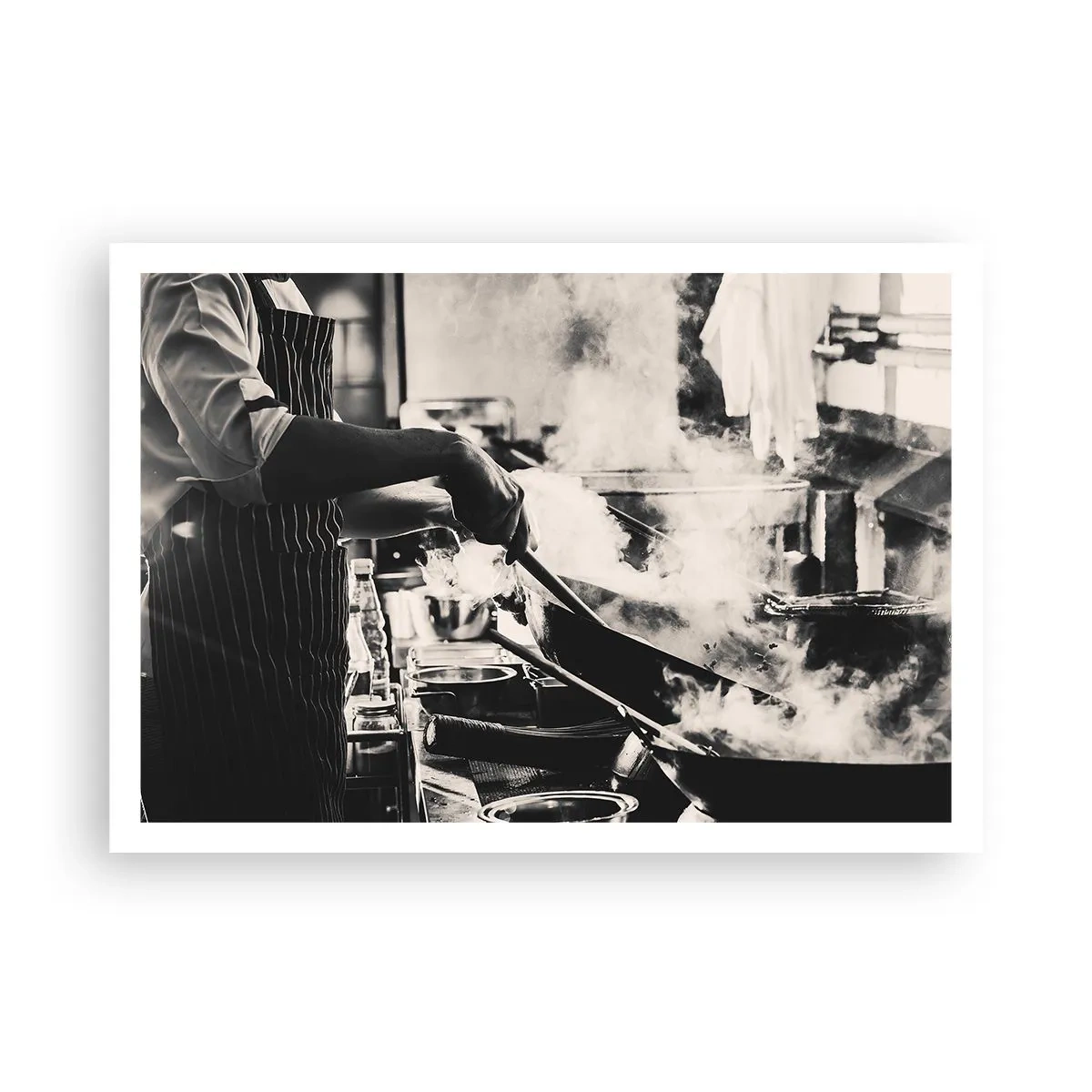 Affiche - Poster - Un chef au travail dans la cuisine avec de la vapeur s'élevant d'une poêle à frire - 100x70cm - Alchimie des saveurs - Décoration murale moderne pour le salon et la chambre ARTTOR