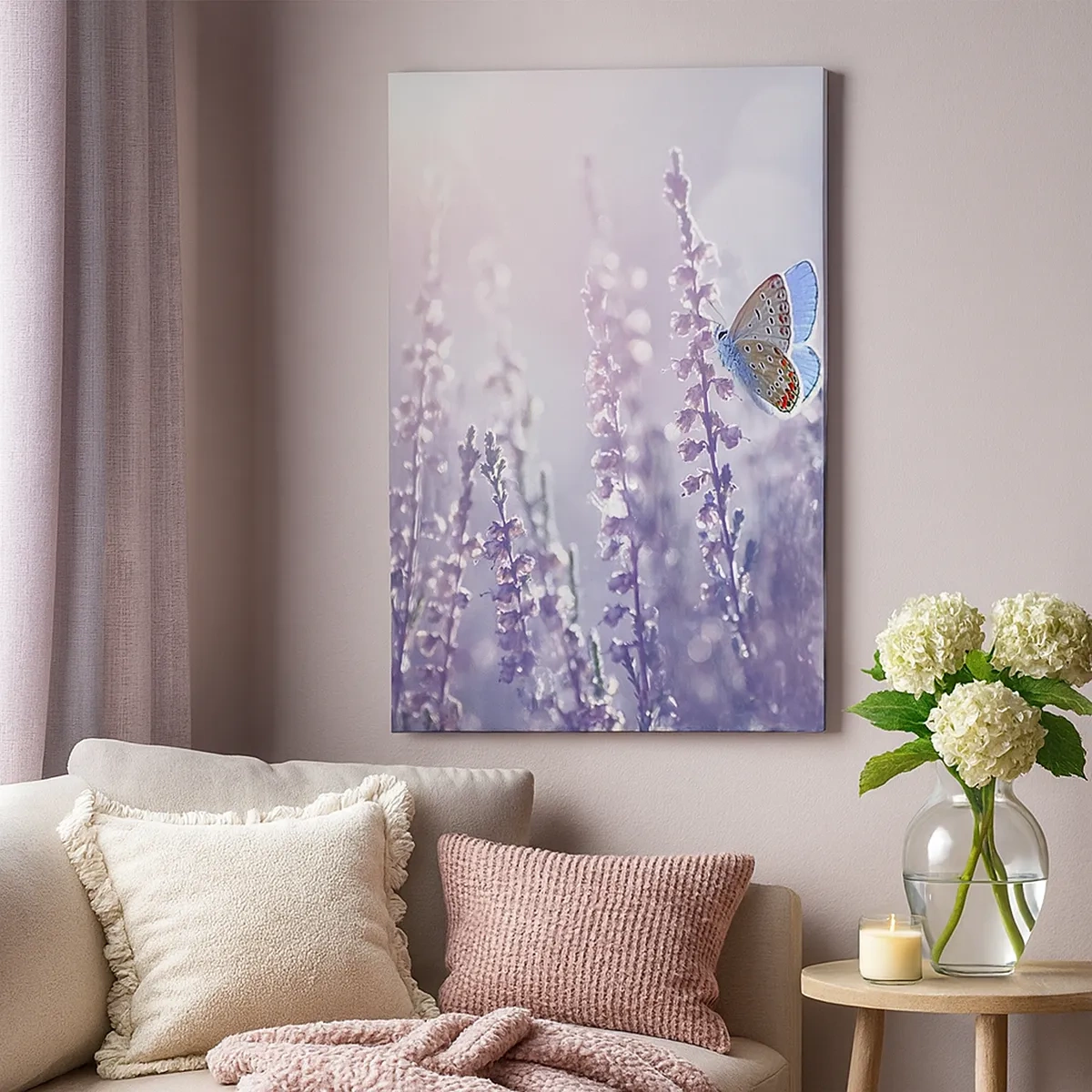 Impression sur toile - Image sur toile - Un papillon sur une lavande en fleurs dans la lumière du matin - 50x70cm - Baiser de papillon - Décoration murale moderne pour le salon et la chambre ARTTOR