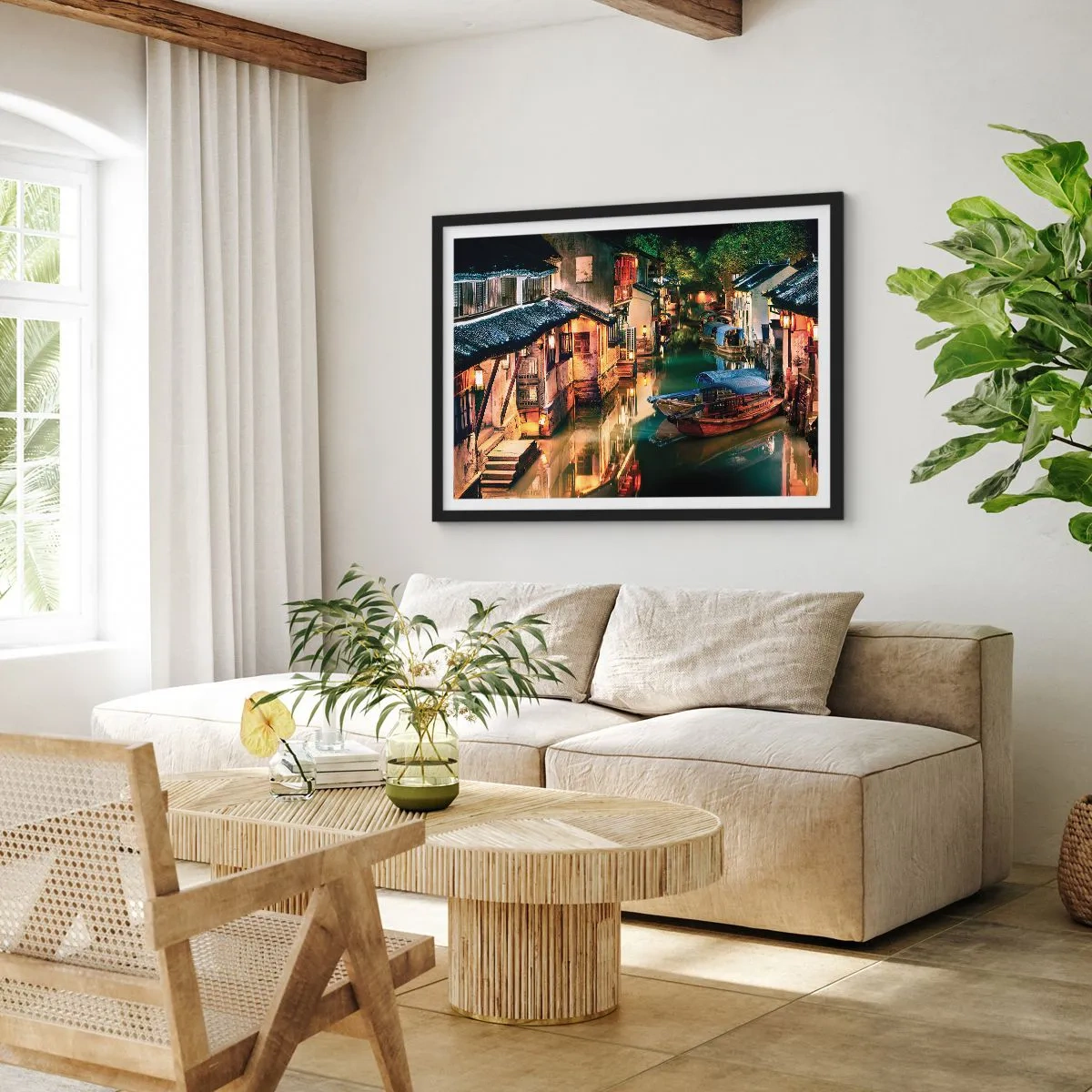 Affiche dans un cadre noir - Poster - Vue nocturne des canaux avec bateaux et maisons traditionnels - 100x70cm - Soirée dans une rue chinoise - Décoration murale moderne pour le salon et la chambre ARTTOR