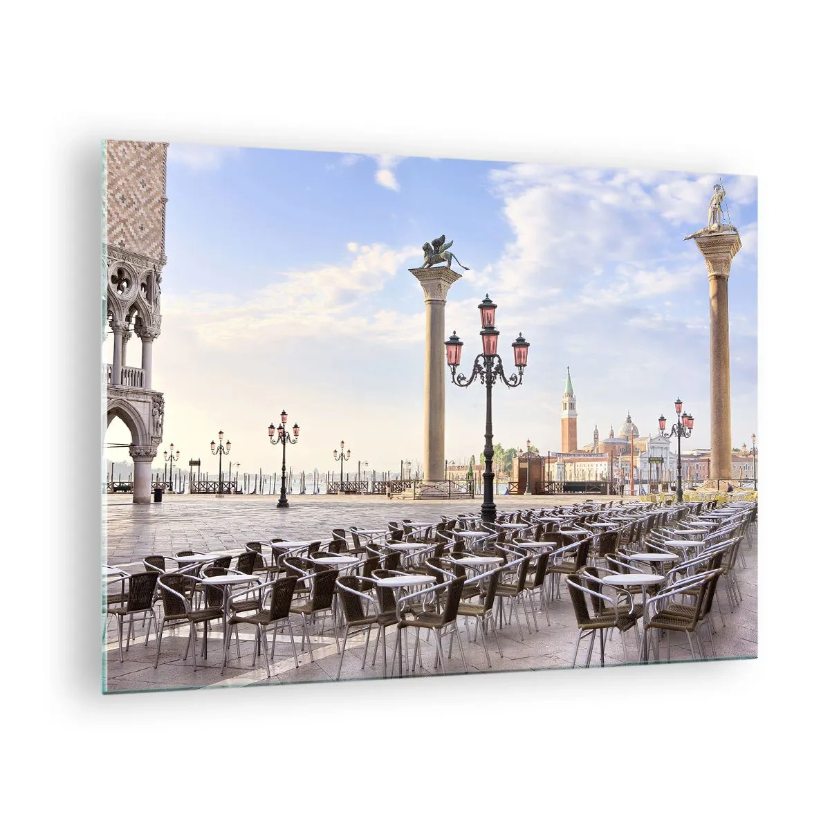 Impression sur verre - Image sur verre - Une place avec des colonnes et des rangées de chaises à Venise - 70x50cm - Nous vous invitons, tout est prêt - Décoration murale moderne pour le salon et la chambre ARTTOR