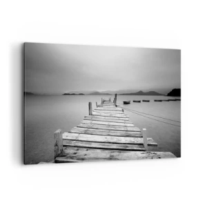 Impression sur toile - Image sur toile - Une vue en noir et blanc d'une jetée en bois et d'un lac calme. - 120x80cm - Derrière les montagnes, au-delà des mers - Décoration murale moderne pour le salon et la chambre ARTTOR