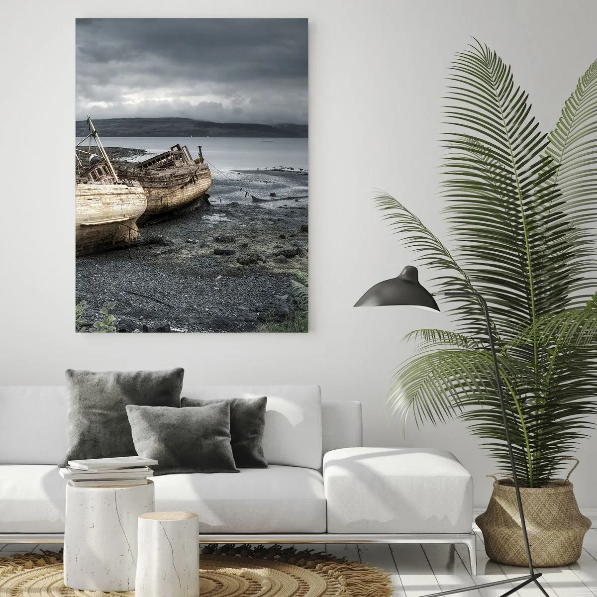 Impression sur verre - Image sur verre - Deux bateaux en bois délabrés sur la rive rocheuse du lac - 50x70cm - "En signe d'épreuves difficile" - Décoration murale moderne pour le salon et la chambre ARTTOR