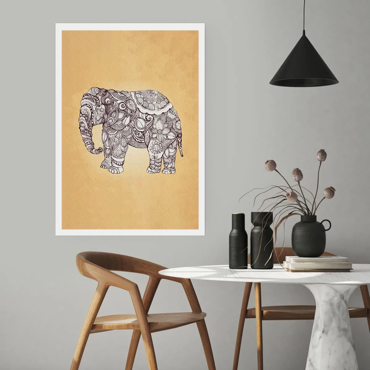 Affiche - Poster - Illustration décorative d'un éléphant avec des ornements complexes sur un fond doré - 50x70cm - L'éléphant s'est apprêté - Décoration murale moderne pour le salon et la chambre ARTTOR