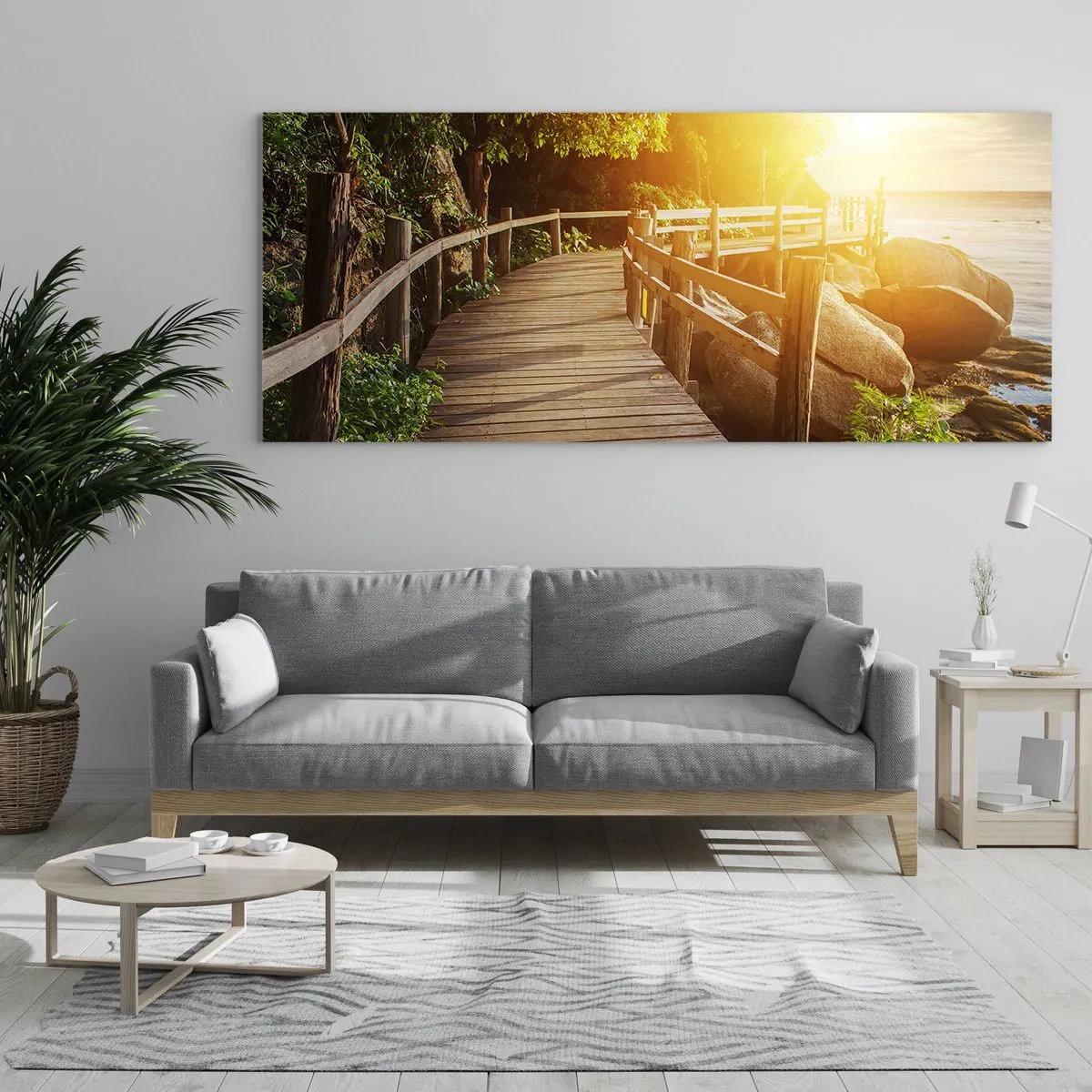 Impression sur verre - Image sur verre - Un pont en bois au milieu de la verdure menant à la mer sous les rayons du soleil - 140x50cm - Un autre tour, un autre miracle - Décoration murale moderne pour le salon et la chambre ARTTOR