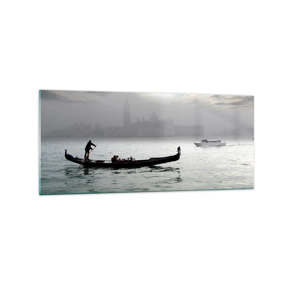 Impression sur verre - Image sur verre - Une gondole glisse sur les eaux de Venise par un matin brumeux, surplombant la ville. - 120x50cm - Une ville fabuleuse faite d'eau et de brouillard - Décoration murale moderne pour le salon et la chambre ARTTOR