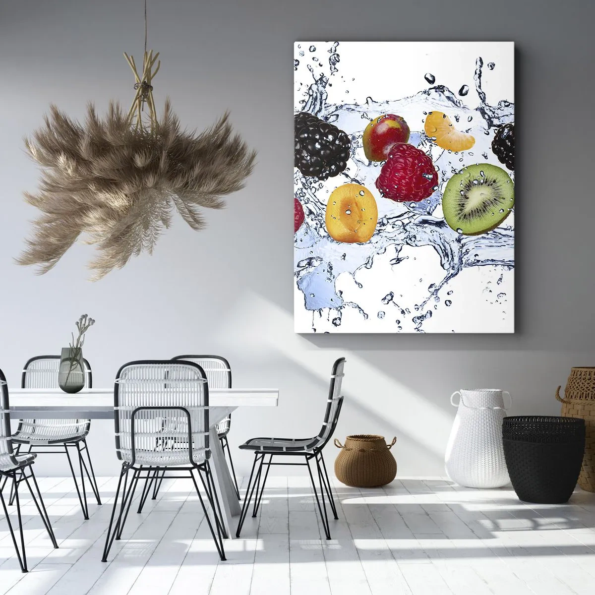 Impression sur toile - Image sur toile - Fruits colorés immergés dans des éclaboussures d'eau sur un fond blanc - 50x70cm - Amusez-vous avec nous - Décoration murale moderne pour le salon et la chambre ARTTOR
