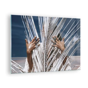 Impression sur verre - Image sur verre - Les mains d'une femme décorées d'anneaux derrière un palmier sec - 70x50cm - Fille de chaman ? - Décoration murale moderne pour le salon et la chambre ARTTOR