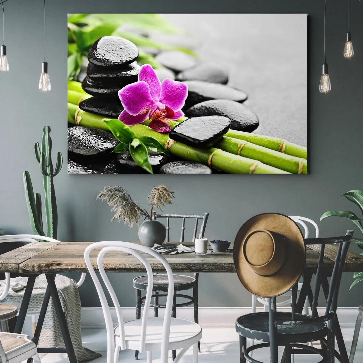 Impression sur toile - Image sur toile - Orchidée violette, pierres noires et bambou dans une composition tranquille - 120x80cm - Dans un équilibre de calme - Décoration murale moderne pour le salon et la chambre ARTTOR