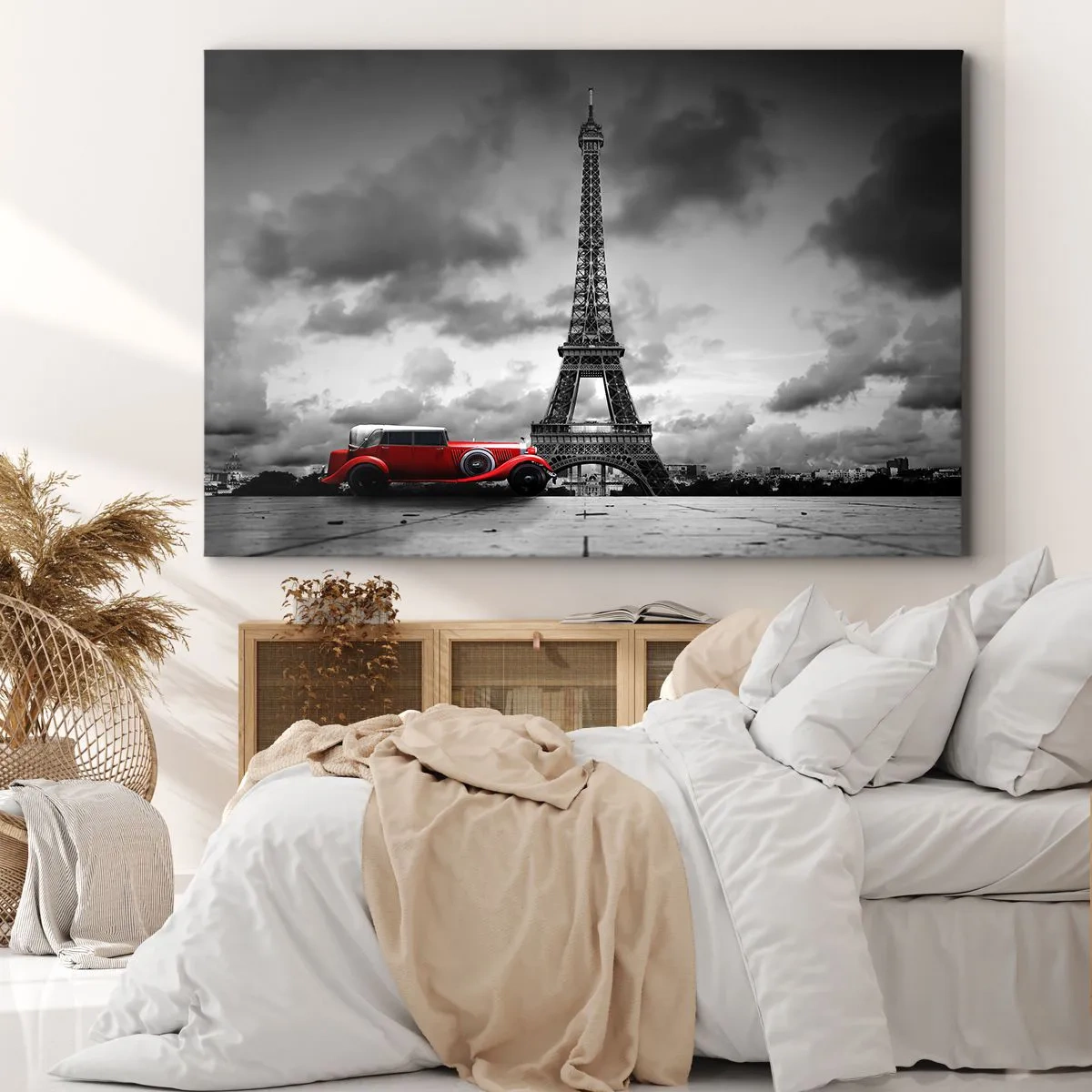Impression sur toile - Image sur toile - Voiture rétro rouge devant la Tour Eiffel en noir et blanc - 100x70cm - Il n'y a pas si longtemps à Paris - Décoration murale moderne pour le salon et la chambre ARTTOR