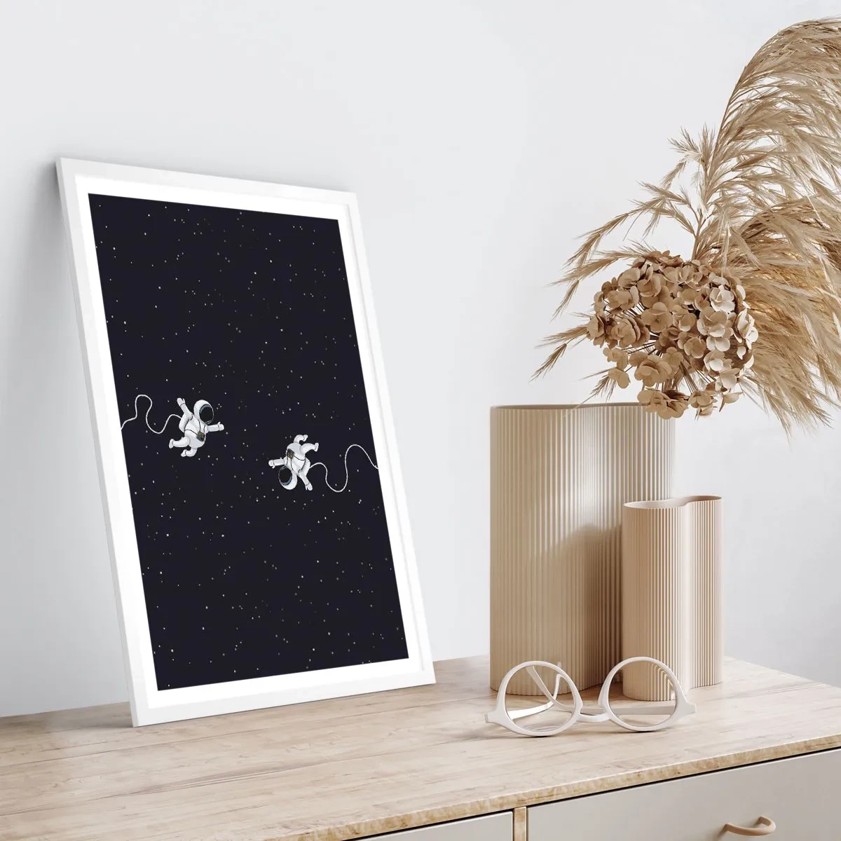 Affiche dans un cadre blanc - Poster - Sortie cosmique - 61x91 cm
