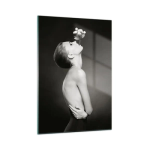 Impression sur verre - Image sur verre - Une femme avec une fleur dans la bouche dans un portrait en noir et blanc - 50x70cm - Elégance excentrique - Décoration murale moderne pour le salon et la chambre ARTTOR