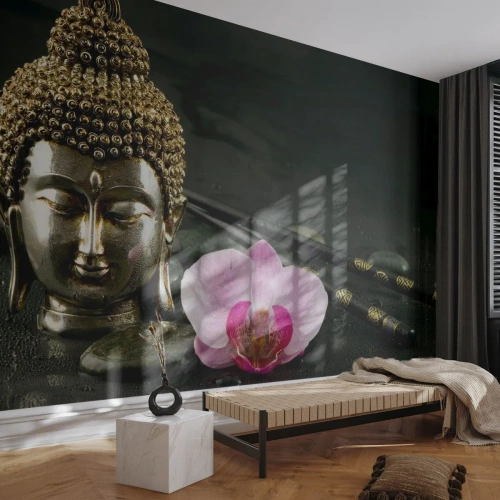 Papier Peint Photo Premium Canvas - Une statuette de Bouddha avec une orchidée et des baguettes sur un fond de pierres - 100x70cm - Harmonie de la sagesse et de la beauté - Décoration murale moderne pour le salon et la chambre ARTTOR