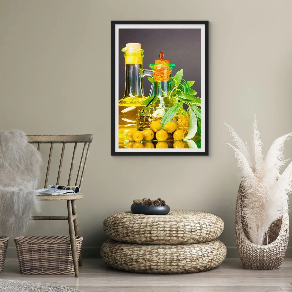 Affiche dans un cadre noir - Poster - Bouteilles d'huile d'olive et d'olives vertes - 50x70cm - Nature morte aux olives et à l'huile d'olive - Décoration murale moderne pour le salon et la chambre ARTTOR