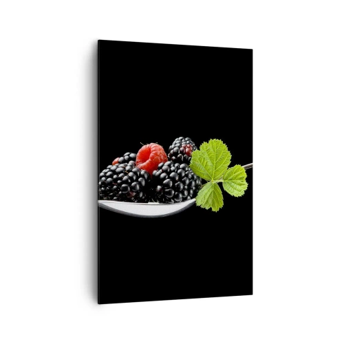 Impression sur toile - Image sur toile - Mûres et framboises sur une cuillère avec une feuille sur fond noir - 80x120cm - Le goût de la fraîcheur - Décoration murale moderne pour le salon et la chambre ARTTOR